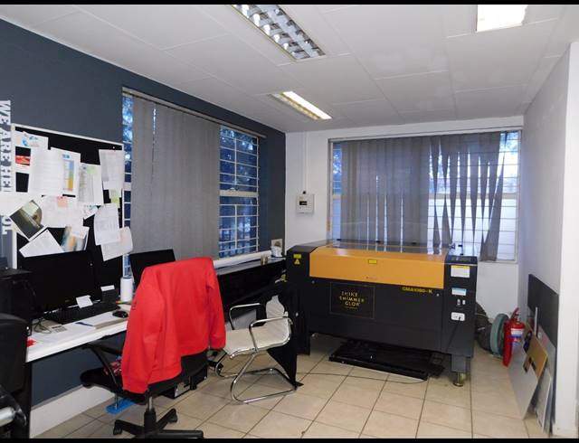 161M² OFFICE FOR SALE IN FERNDALE